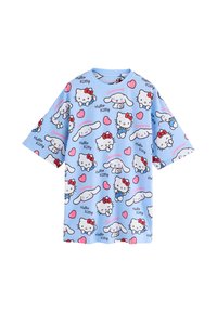 Svetlomodrá košeľa s krátkym rukávom s opakujúcimi sa postavičkami Hello Kitty a Cinnamoroll, ružovými srdiečkami a textovými vzormi v čiernej a ružovej farbe.