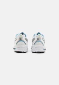 New Balance MR530 UNISEX - Športni copati - white