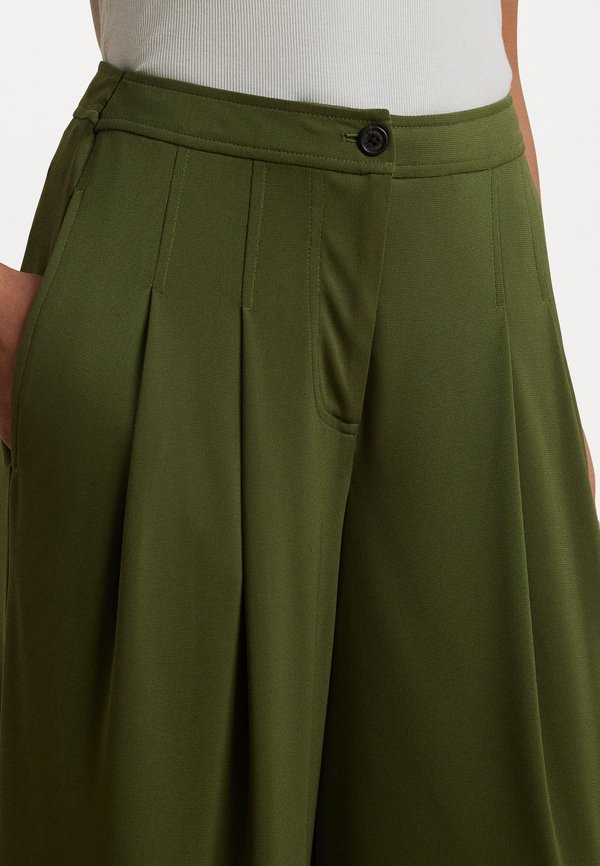 STRAIGHT MATTE JERSEY FULL PLEATED - Trousers - olive grove4