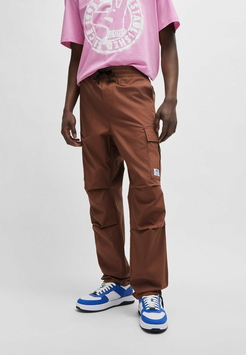 HUGO GADIC - Cargobroek - brown five