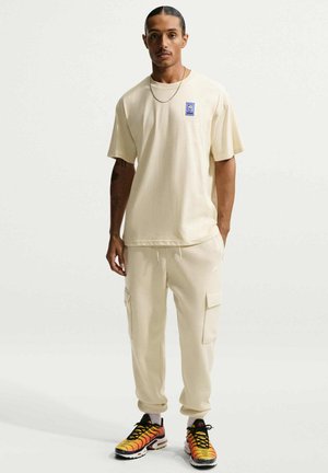 CLUB - Cargobukser - light khaki/light khaki/white