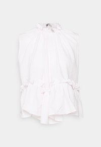Blusa sin mangas de color rosa claro con un escote y dobladillo con volantes. Tejido texturizado con un diseño suelto y en capas, y detalles con volantes. No se aprecian cierres visibles.