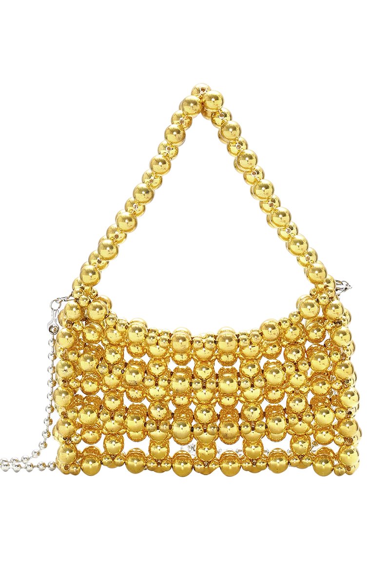 Borsa a tracolla con perline dorate dalla forma triangolare e strutturata. Presenta una tracolla a catena e una superficie lucida e riflettente, creando un motivo testurizzato.