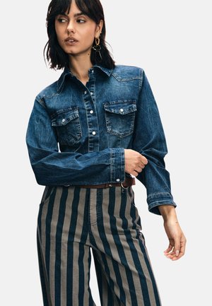 PLEASE, CAMICIA CON TASCHE A PATTINA DONNA BLU PLEASE - Camicia - blu
