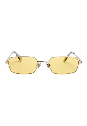 Lunettes de soleil rectangulaires teintées de jaune avec une fine monture métallique argentée et des plaquettes nasales réglables, vues de face.