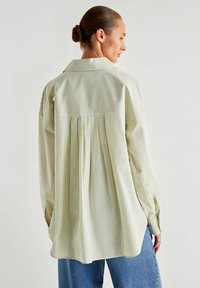 Scalpers STRIPES POCKET - Camicia - lime stripes