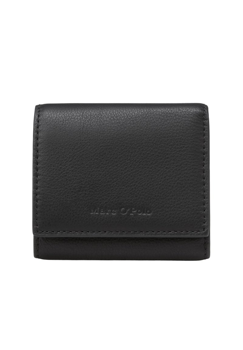 Zwart leren portemonnee met een gestructureerde afwerking, vouwontwerp en subtiele logo-embossing aan de voorkant. Genaaid randen voegen detail toe.