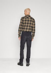 Wrangler TEXAS  - Vaqueros rectos - universe