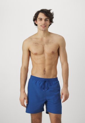 Bañador azul con cintura elástica y cordón ajustable. Fabricado en tejido ligero, tiene una textura suave y un corte corto.