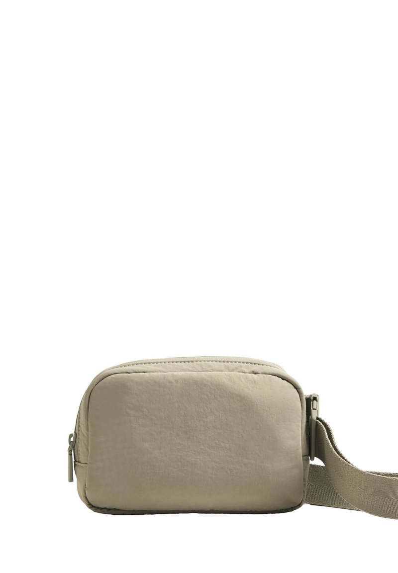 Borsa a tracolla in tessuto beige con forma rettangolare, chiusura con zip e tracolla regolabile per opzioni di trasporto versatili.
