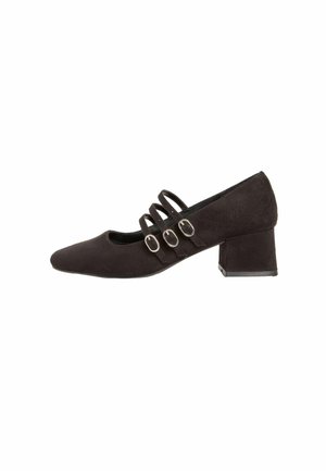 Czarne zamszowe buty na niskim obcasie z wydłużonym noskiem, z trzema dekoracyjnymi paskami i metalowymi akcentami po boku. Design na słupku.