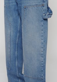 EIGHTYFIVE CARPENTER - Vaqueros estilo carpintero - light wash blue