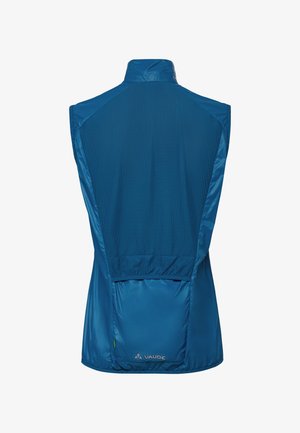 Gilet da ciclismo blu senza maniche con pannello posteriore in rete e piccolo tag verde, mostrato da dietro con il logo Vaude vicino all'orlo inferiore.