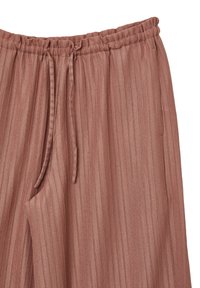 Plüsch, rostfarbene Hose mit vertikalen Streifen, mit elastischem Bund und Kordelzug. Glatte Textur, zwei Seitentaschen.