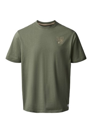 T-shirt verde oliva a maniche corte con collo tondo, piccolo logo "MCS" beige sul lato sinistro del petto e piccola etichetta vicino all'orlo inferiore.