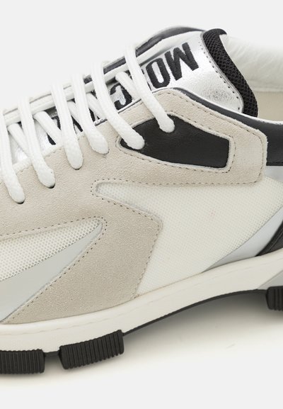 MOSCHINO UOMO - Sportbačiai - bianco/nero/argento
