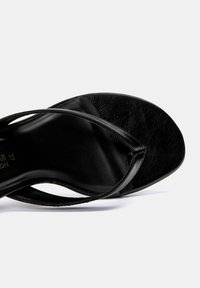 PULL&BEAR Šľapky na opätku - black