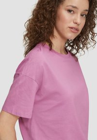 QS  OVERSIZED fioletowy