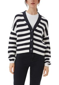 Gestreifter Cardigan in Marineblau und Weiß, mit V-Ausschnitt, vier Knöpfen, gerippter Textur und lockerer Passform mit überschnittenen Schultern.