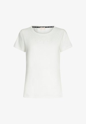 T-shirt bianco a maniche corte con collo rotondo, caratterizzato da un motivo decorativo di piccole borchie nella zona del petto. Texture liscia.