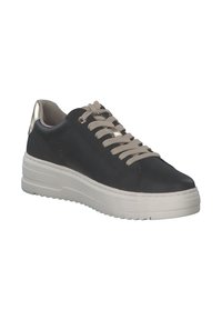 Baskets noires en cuir avec des lacets beiges, dotées d'un col rembourré, d'un accent métallique doré sur le talon et d'une semelle plateforme blanche texturée.