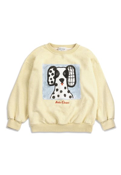 Krémovo sfarbená mikina s obrázkom čierno-bieleho bodkovaného psa a textom "Bobo Choses" v červenej farbe pod obrázkom.