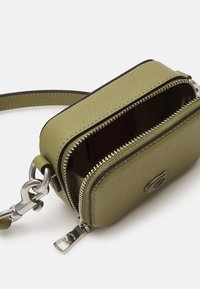 COACH CROSSBODY POUCH IN CROSSGRAIN UNISEX - Borsa a tracolla - moss