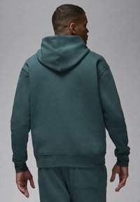 Jordan BASELINE - Felpa con cappuccio - oxidised green light dew