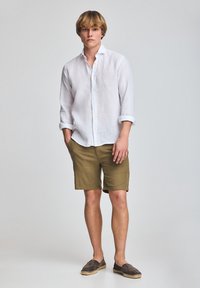 Unselected, white