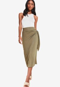 Lipsy TIE WAIST MIDI - Zavinovacia sukňa - khaki green