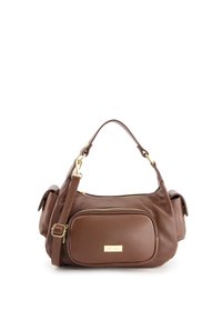 Braune Lederhandtasche mit einer weichen, strukturierten Oberfläche. Sie verfügt über einen Reißverschluss, goldfarbene Beschläge und einen abnehmbaren Tragegurt für Vielseitigkeit.