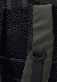 Rains TEXEL MOULDED BACKPACK UNISEX - Turistinė kuprinė - green