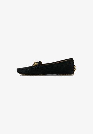 Must musta slip-on kingad, millel on õmblustega disain, kuldne metalldetail ja kummist tallad, millel on ümmargused nublud haardeks.