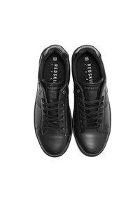 Sneaker in pelle nera con texture liscia, design con lacci, punta rotonda e logo del marchio stampato all'interno. Taglia 42 visibile.