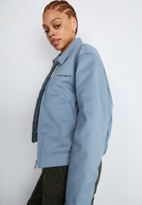 Carhartt WIP MODULE SCRIPT JACKET - Nyári dzseki - dove grey/black rigid