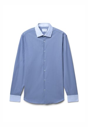 Camicia a maniche lunghe a righe blu con colletto azzurro chiaro, chiusura a bottoni frontale e polsini a contrasto. Presenta righe verticali di larghezze variabili.