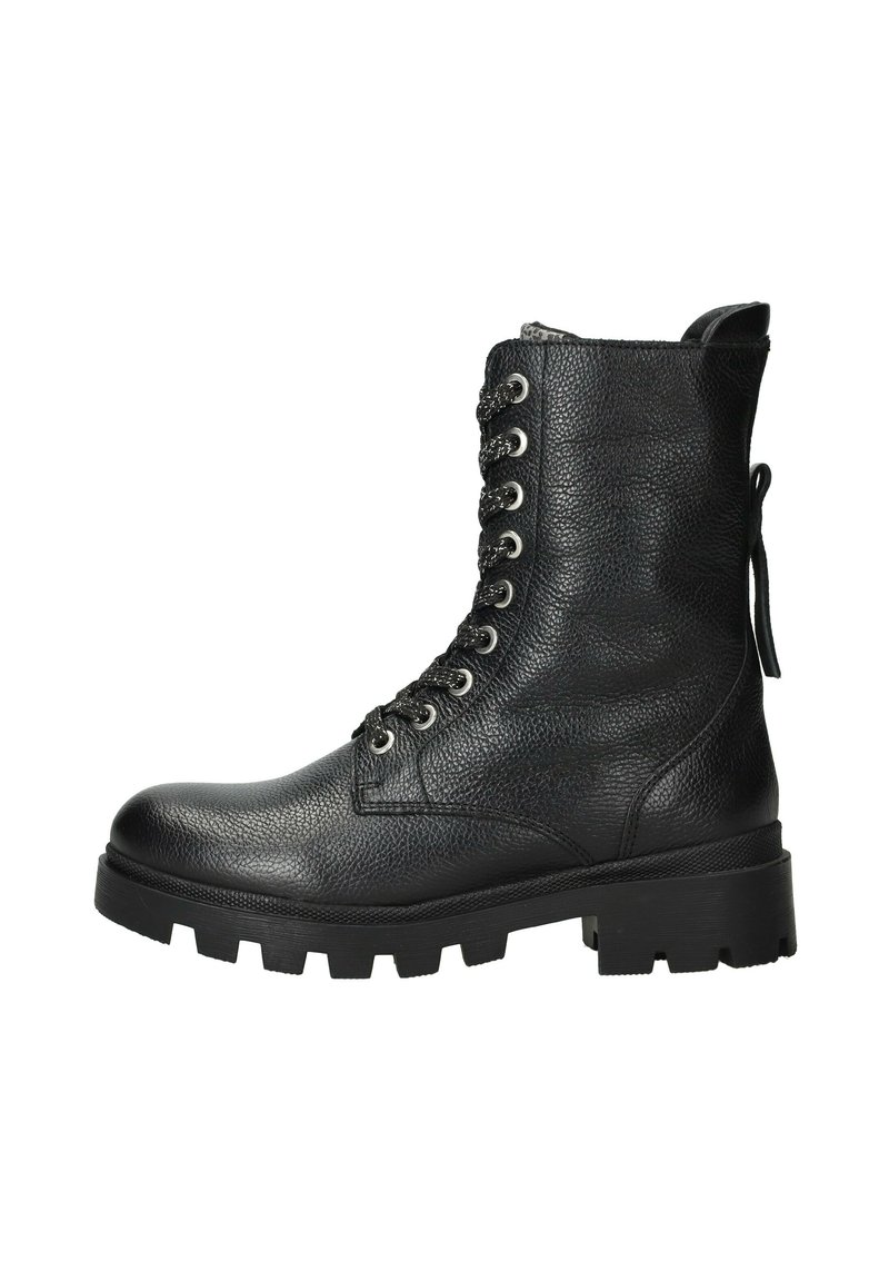 Zwarte leren veterschoenen met een gestructureerde afwerking, voorzien van metalen oogjes, een stevige rubberen zool en een trekhaak aan de achterkant.