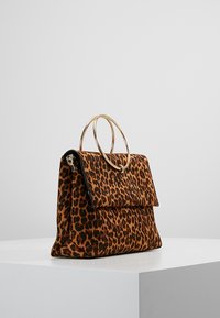 New Look Handväska - brown