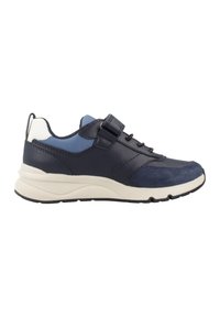 Baskets de sport bleu marine en cuir et daim, équipées d'une sangle auto-agrippante, à bout arrondi et avec une semelle en caoutchouc crème texturée.