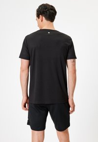 Koton Printtipaita - black