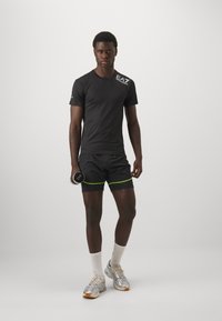 EA7 Emporio Armani VIGOR7 TEE - Sportiniai marškinėliai trumpomis rankovėmis - black