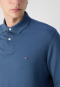 Tommy Hilfiger 1985 REGULAR LS - T-shirt à manches longues - aegean sea