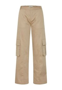 Pantaloni cargo beige con una vestibilità rilassata, caratterizzati da numerose tasche laterali, un tessuto testurizzato e una vita elasticizzata per il comfort.