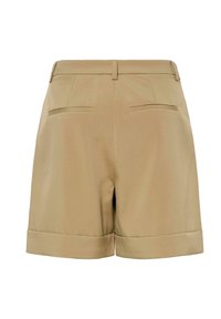 Beige op maat gemaakte shorts van gladde stof, met een omgeslagen zoom, twee achterzakken en een slanke tailleband met lussen voor een riem.