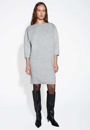 MIDI O-SHAPE WIDE FIT - Gebreide jurk - shiny silver