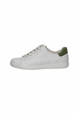 Sneaker bianca in pelle con un accento verde al tallone, punta rotonda, design con lacci e una suola in gomma testurizzata bianca. Estetica pulita e minimalista.