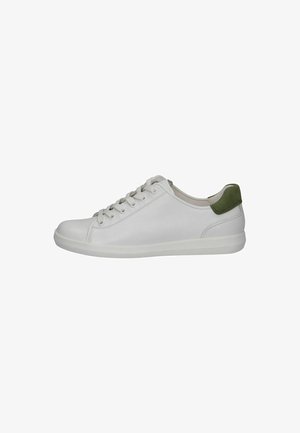 Bílé kožené sneakers s zeleným akcentem na patě, kulatou špičkou, šněrovacím designem a textured bílo gumovou podrážkou. Čistá a minimalistická estetika.