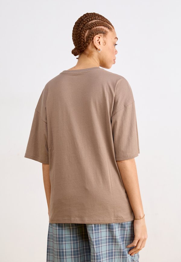 WARDROBE OVERSIZED TEE - Basic T-shirt - totally taupe3