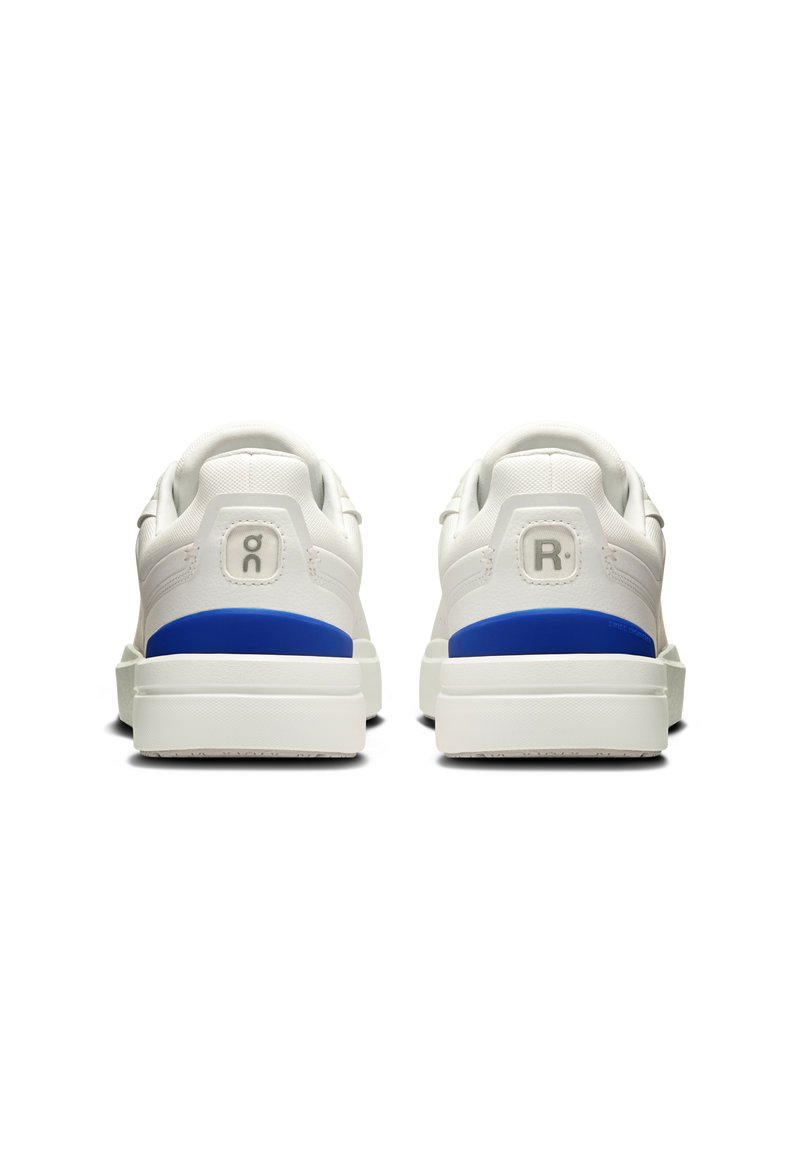 On THE ROGER ADVANTAGE - Tenisky - white