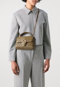 Pinko LOVE LADY PUFF MINI  - Kabelka - piantagione/antique gold